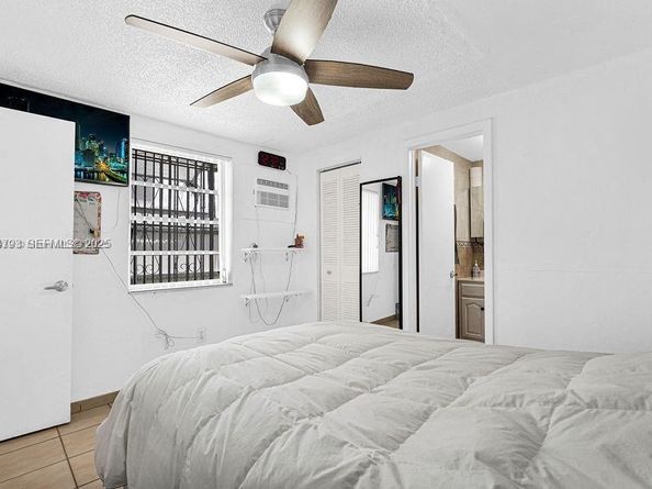 911 E 9th Pl, Hialeah FL 33010