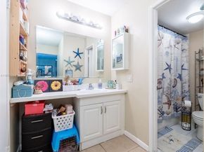 706 NW 87th Ave 302, Miami FL 33172