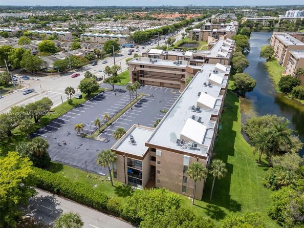 706 NW 87th Ave 302, Miami FL 33172