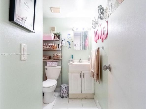 706 NW 87th Ave 302, Miami FL 33172