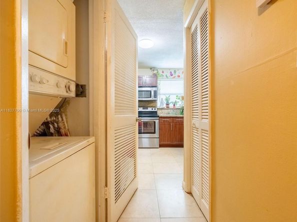 706 NW 87th Ave 302, Miami FL 33172