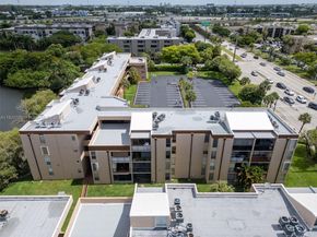 706 NW 87th Ave 302, Miami FL 33172