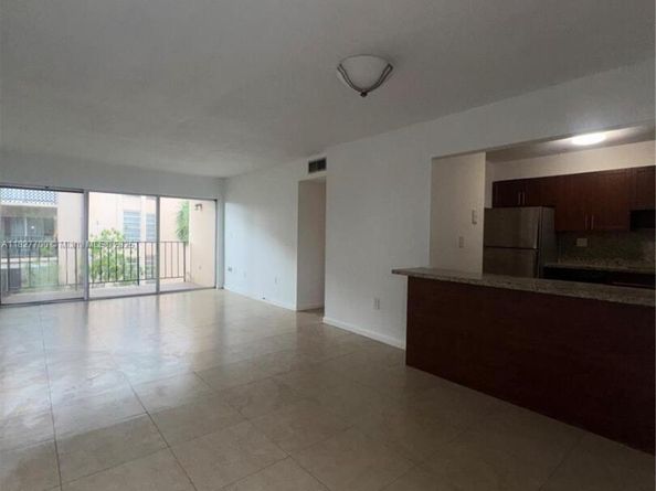 706 NW 87th Ave 302, Miami FL 33172
