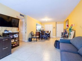 706 NW 87th Ave 302, Miami FL 33172