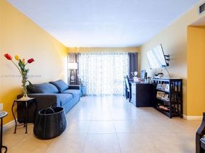706 NW 87th Ave 302, Miami FL 33172