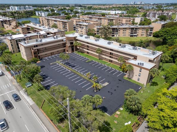 706 NW 87th Ave 302, Miami FL 33172