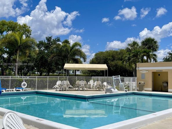 491 Racquet Club Rd 303, Weston FL 33326