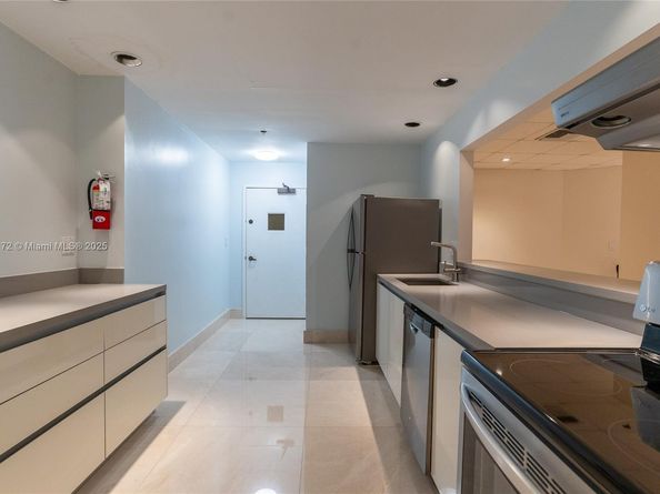 540 Brickell Key Dr 202, Miami FL 33131