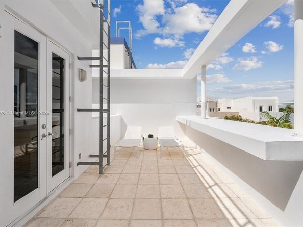 211 Water Way, Miami Beach FL 33141