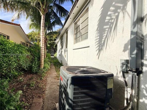 445 SW 24th Rd, Miami FL 33129