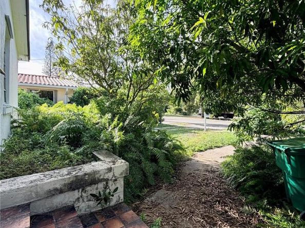 445 SW 24th Rd, Miami FL 33129