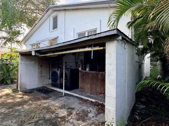 445 SW 24th Rd, Miami FL 33129