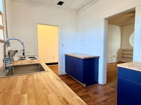 445 SW 24th Rd, Miami FL 33129