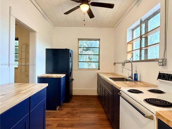 445 SW 24th Rd, Miami FL 33129