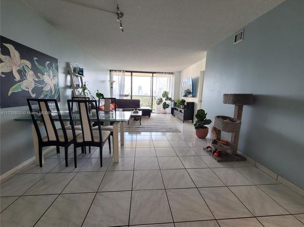 20301 W Country Club Dr 1124, Aventura FL 33180