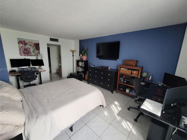 20301 W Country Club Dr 1124, Aventura FL 33180
