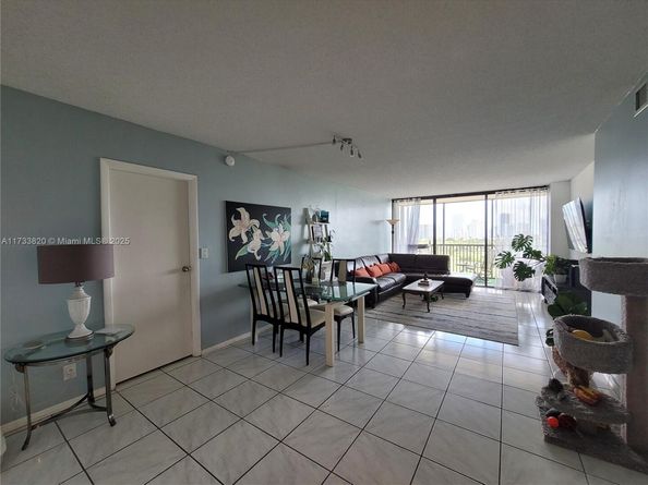 20301 W Country Club Dr 1124, Aventura FL 33180