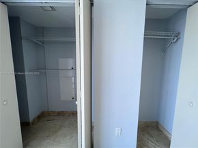 185 SW 7th St 4204, Miami FL 33130
