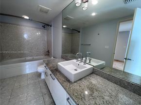 185 SW 7th St 4204, Miami FL 33130