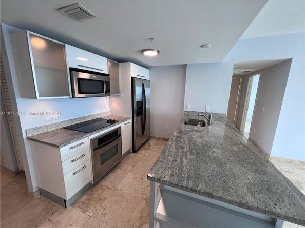 185 SW 7th St 4204, Miami FL 33130