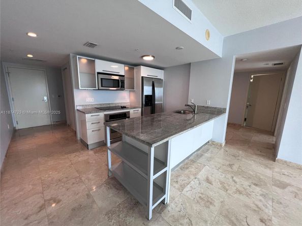 185 SW 7th St 4204, Miami FL 33130