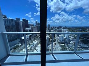 185 SW 7th St 4204, Miami FL 33130
