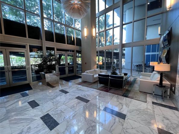 185 SW 7th St 4204, Miami FL 33130