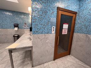 185 SW 7th St 4204, Miami FL 33130