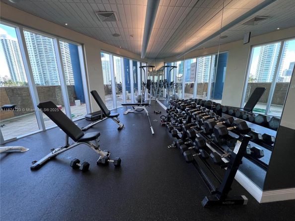 185 SW 7th St 4204, Miami FL 33130