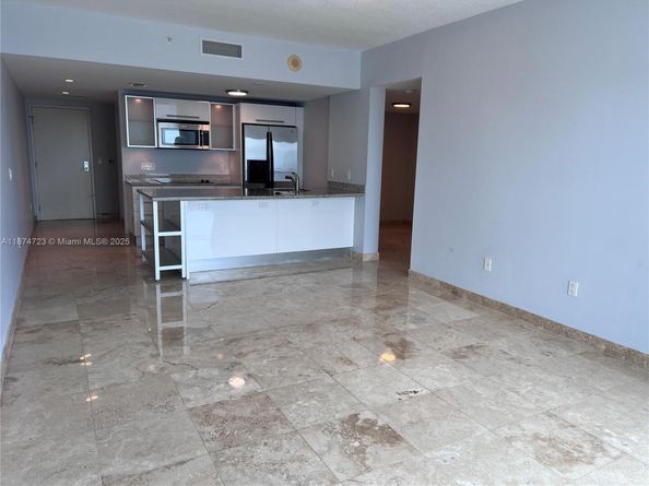 185 SW 7th St 4204, Miami FL 33130