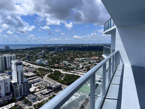 185 SW 7th St 4204, Miami FL 33130
