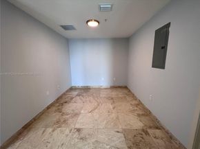 185 SW 7th St 4204, Miami FL 33130
