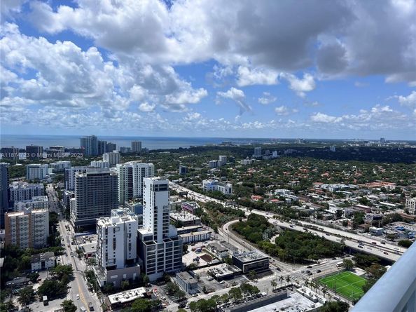 185 SW 7th St 4204, Miami FL 33130