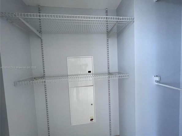 185 SW 7th St 4204, Miami FL 33130