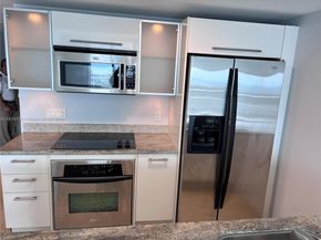 185 SW 7th St 4204, Miami FL 33130