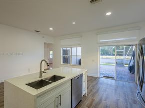 825 Tanglewood Cir, Weston FL 33327