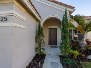 825 Tanglewood Cir, Weston FL 33327