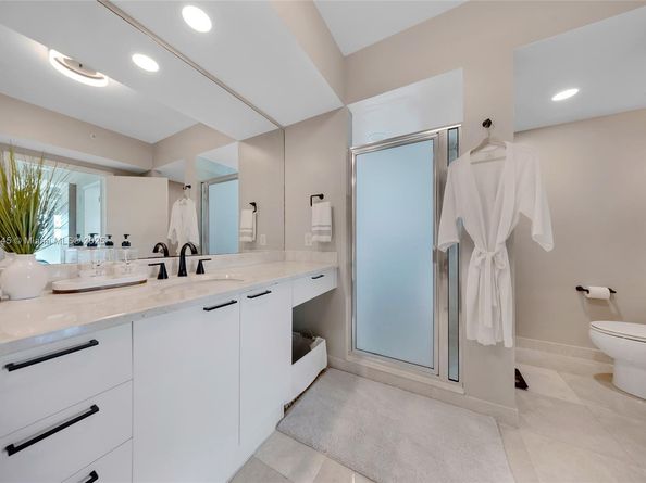 14951 Royal Oaks Ln 901, North Miami FL 33181