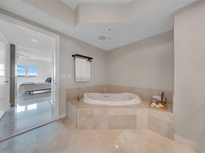 14951 Royal Oaks Ln 901, North Miami FL 33181