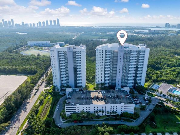 14951 Royal Oaks Ln 901, North Miami FL 33181