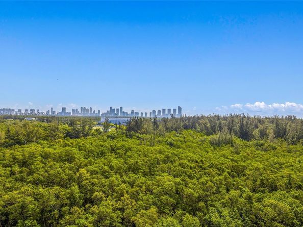 14951 Royal Oaks Ln 901, North Miami FL 33181