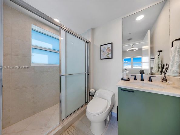 14951 Royal Oaks Ln 901, North Miami FL 33181