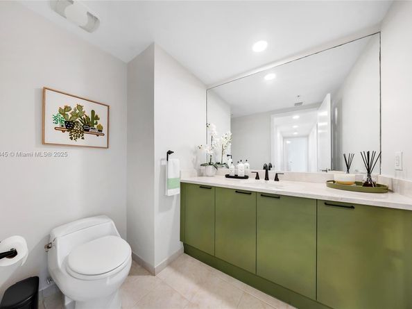 14951 Royal Oaks Ln 901, North Miami FL 33181