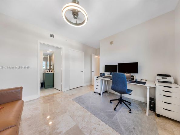 14951 Royal Oaks Ln 901, North Miami FL 33181