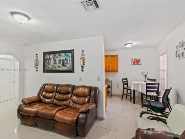 530 Tamiami Blvd, Miami FL 33144