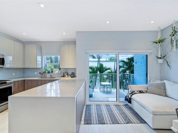 381 Franklin St, Hollywood FL 33019
