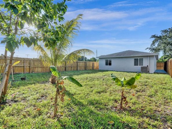 320 NE 33rd St, Oakland Park FL 33334