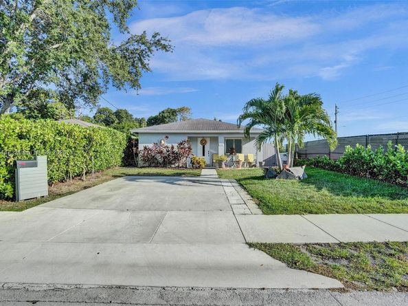320 NE 33rd St, Oakland Park FL 33334