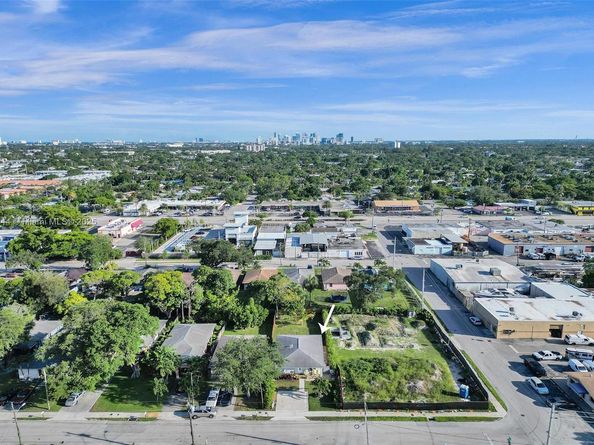 320 NE 33rd St, Oakland Park FL 33334