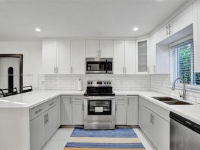320 NE 33rd St, Oakland Park FL 33334
